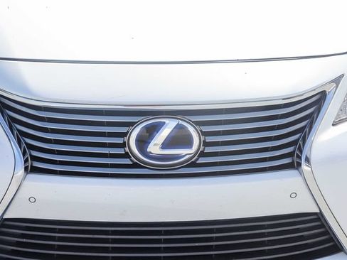 Used 2015 Lexus ES 300h w/ Premium Package w/Bamboo Trim FWD image 13