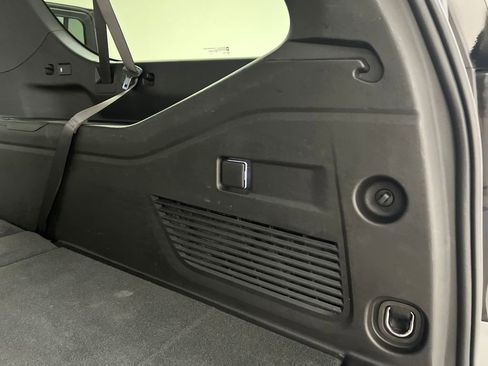 Used 2025 Chevrolet Suburban Z71 AWD/4WD image 38