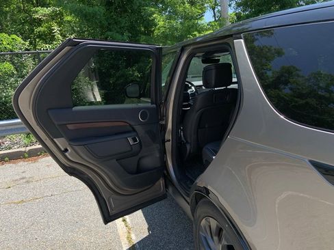 Certified 2024 Land Rover Discovery Dynamic SE AWD/4WD image 11