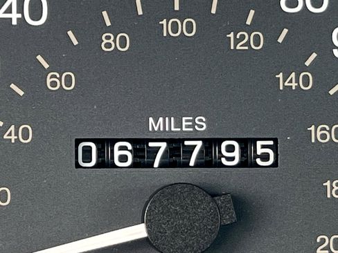 Used 1997 Cadillac Catera image 23