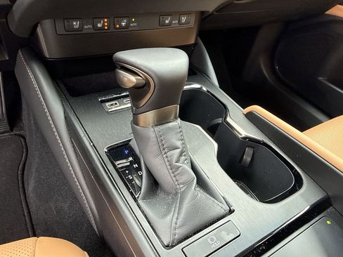 Used 2025 Lexus ES 350 w/ Premium Package image 20