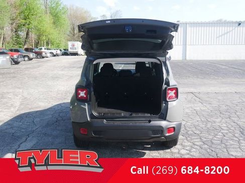Certified 2023 Jeep Renegade Latitude AWD/4WD image 15