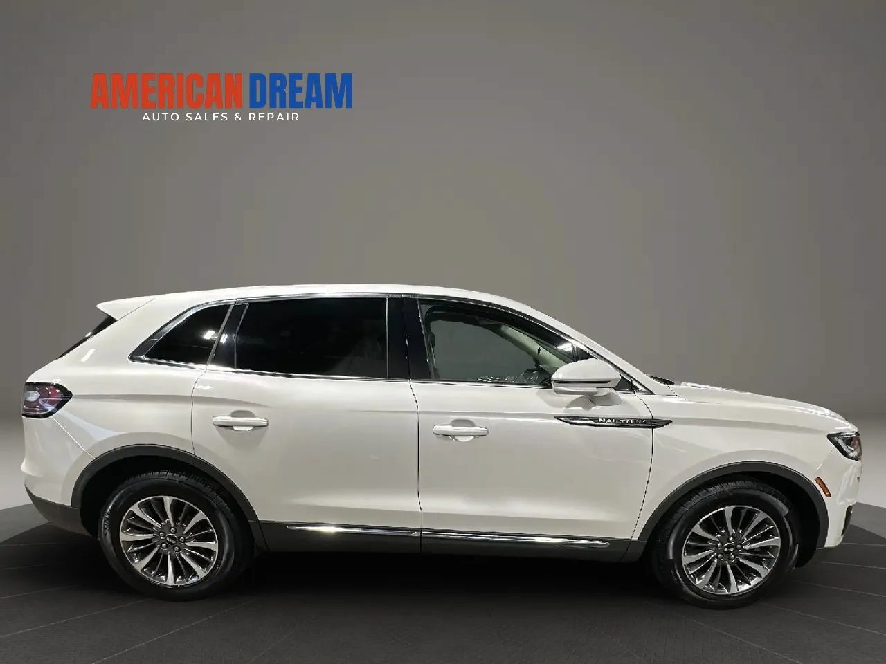 Used 2019 Lincoln Nautilus Select AWD/4WD image 6