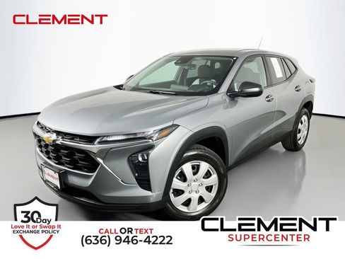 Used 2024 Chevrolet Trax LS w/ Driver Confidence Package FWD image 1