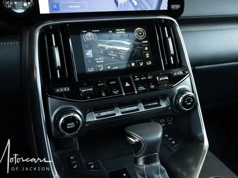 Used 2024 Lexus LX 600 4WD w/ Appearance Package image 31