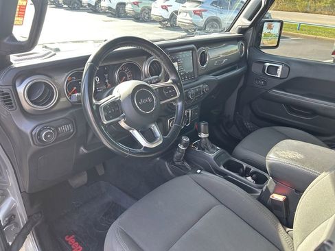 Used 2018 Jeep Wrangler Unlimited Sahara image 19