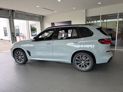 New 2026 BMW X5 xDrive40i w/ M Sport Package AWD/4WD image 5