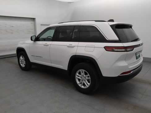 Used 2023 Jeep Grand Cherokee Laredo RWD image 3