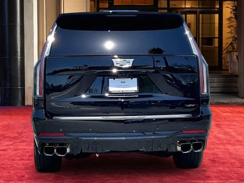 Used 2026 Cadillac Escalade ESV V AWD/4WD image 5