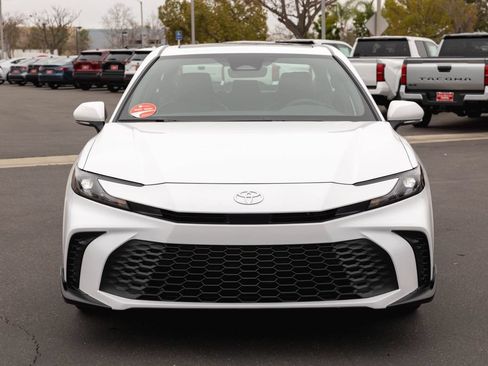 New 2026 Toyota Camry Hybrid FWD image 2