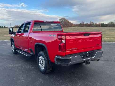 Used 2024 Chevrolet Silverado 2500 LT w/ Convenience Package image 5
