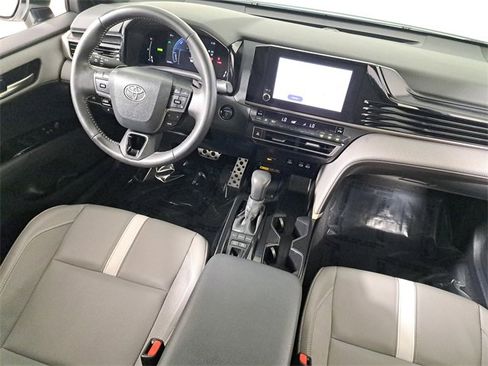 Used 2025 Toyota Camry SE image 15