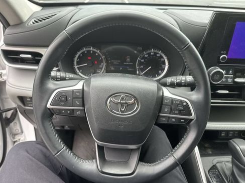 Used 2023 Toyota Highlander LE FWD image 13