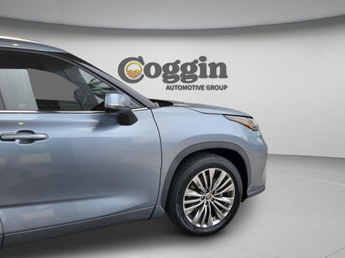 Used 2020 Toyota Highlander Platinum image 29