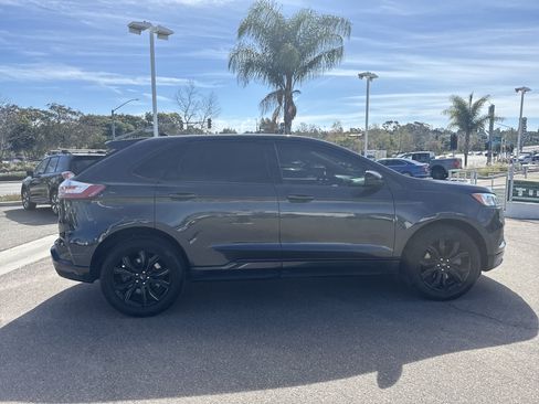 Used 2022 Ford Edge SE w/ Black Appearance Package image 6