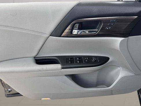 Used 2017 Honda Accord EX-L image 9
