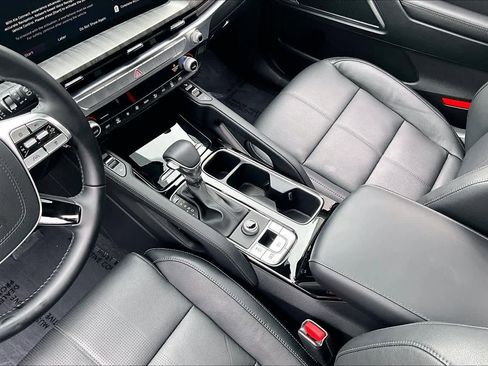 Used 2025 Kia Telluride SX FWD image 16