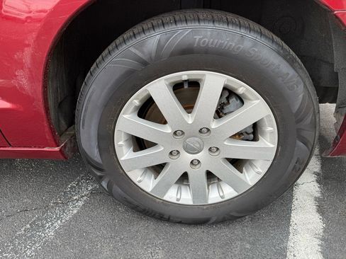 Used 2016 Chrysler Town & Country Touring image 28