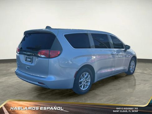 Used 2022 Chrysler Voyager LX image 6
