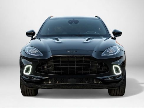 Used 2021 Aston Martin DBX image 3