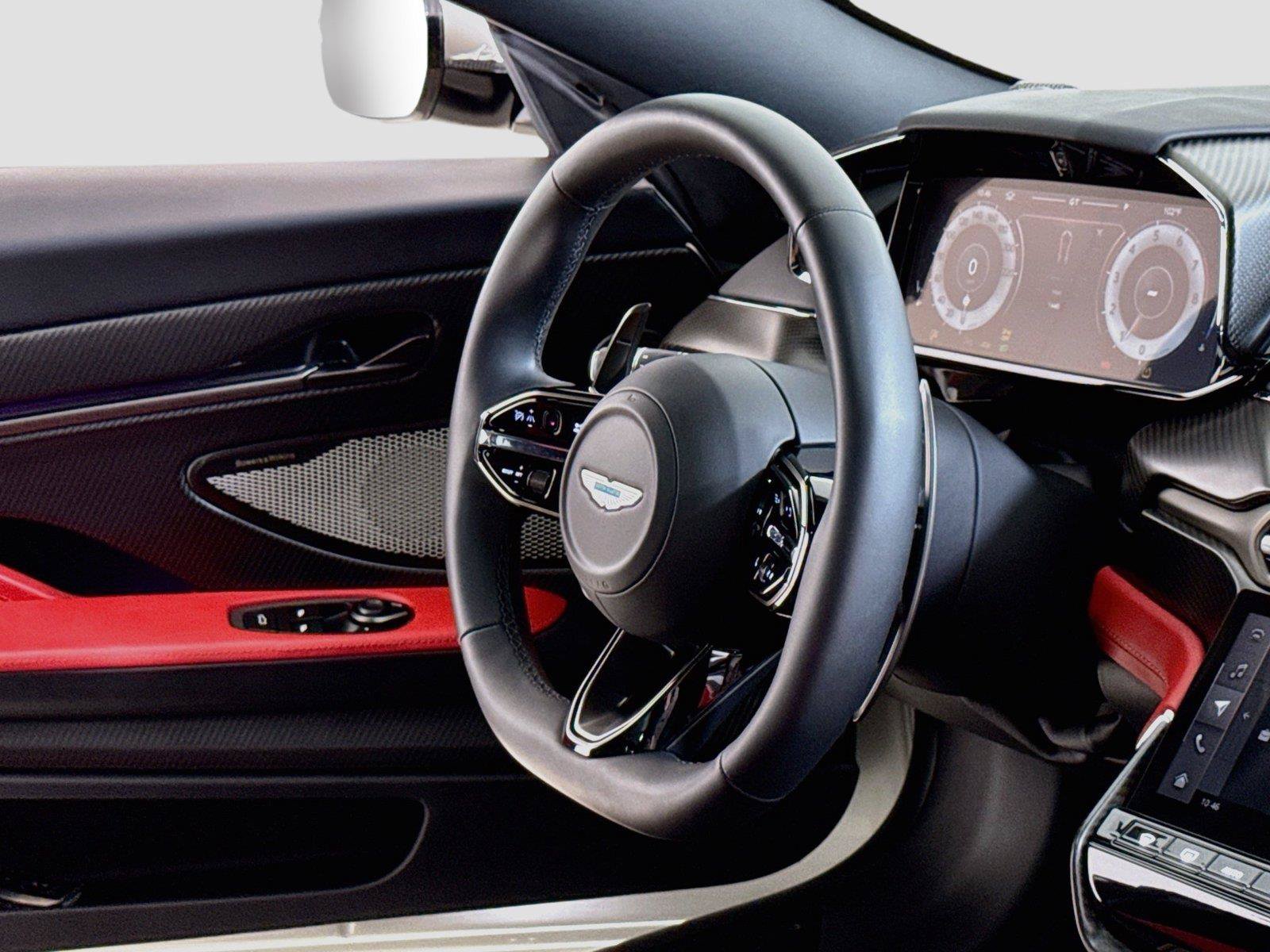 Used 2025 Aston Martin Vanquish RWD image 26