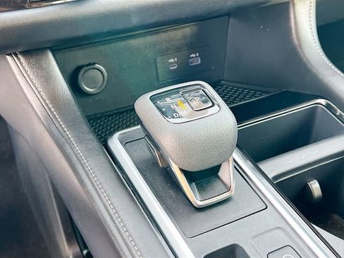 Used 2024 Nissan Pathfinder SV image 16