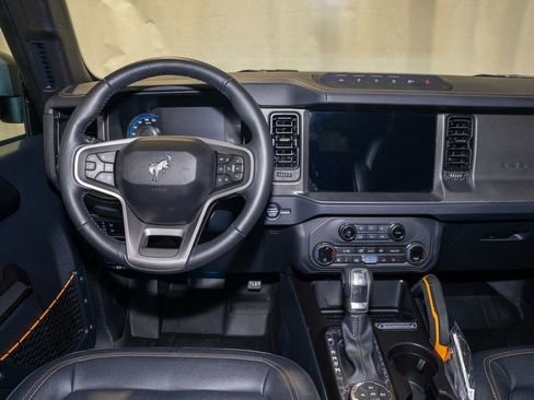 Used 2024 Ford Bronco Badlands image 2