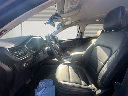 Used 2022 Ford Escape Titanium FWD image 9