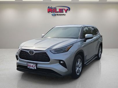 Used 2022 Toyota Highlander LE