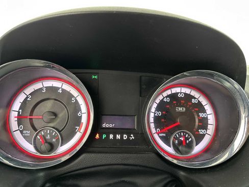 Used 2014 Dodge Grand Caravan SXT image 18