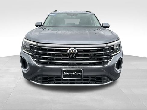Used 2024 Volkswagen Atlas SE image 2