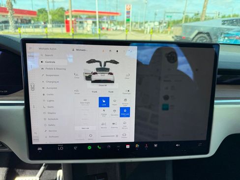 Used 2022 Tesla Model X image 9