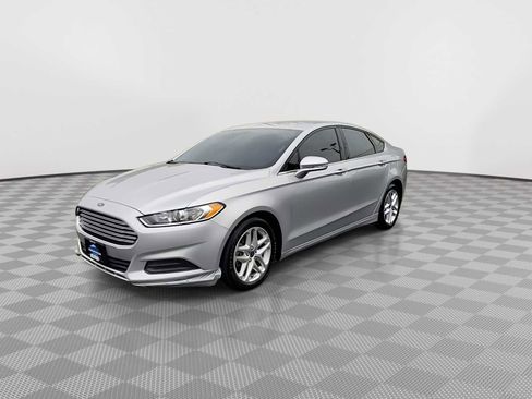 Used 2016 Ford Fusion SE FWD image 4