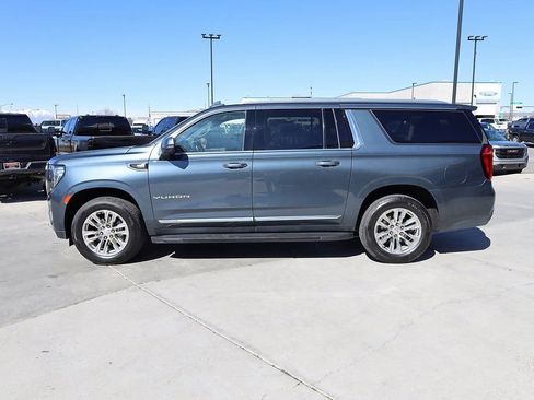 Used 2021 GMC Yukon XL SLT w/ SLT Luxury Plus Package AWD/4WD image 3
