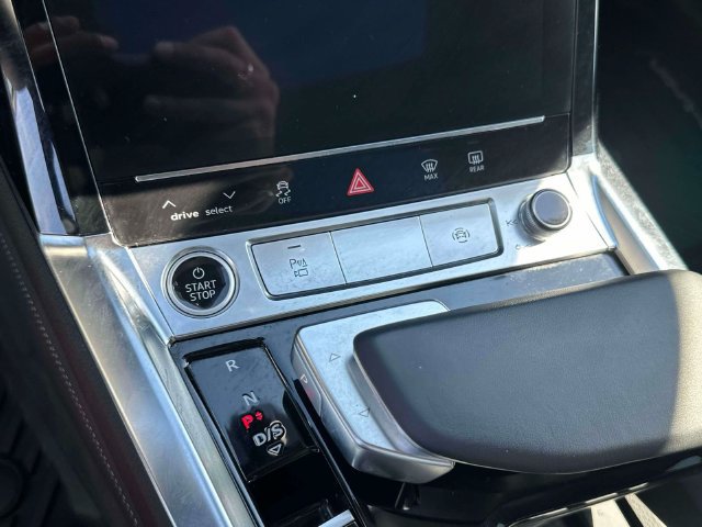 Used 2021 Audi e-tron Premium Plus w/ Premium Plus Package AWD/4WD image 33