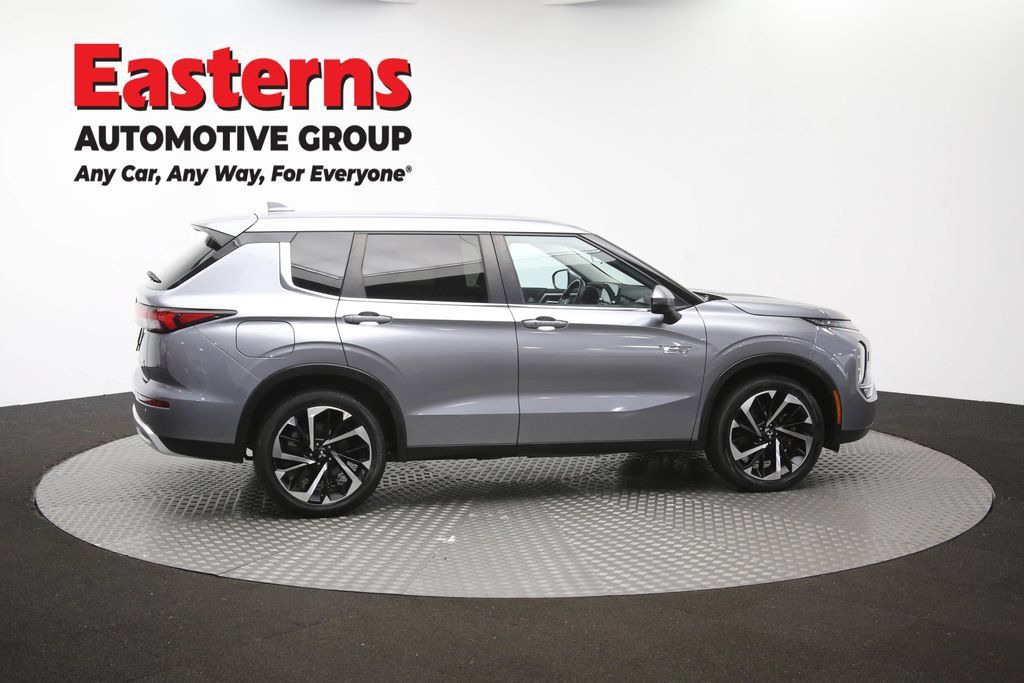 Used 2023 Mitsubishi Outlander SE AWD/4WD image 46
