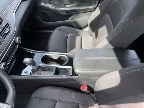 Used 2024 Nissan Altima 2.5 SV image 40