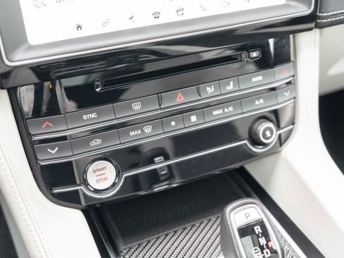 Used 2019 Jaguar F-PACE SVR AWD/4WD image 21