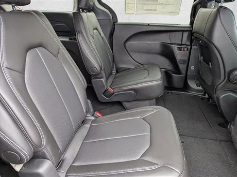 New 2026 Chrysler Pacifica Select w/ S Appearance Package FWD image 29