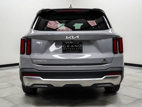 Used 2024 Kia Sorento S w/ Panoramic Sunroof Package FWD image 10