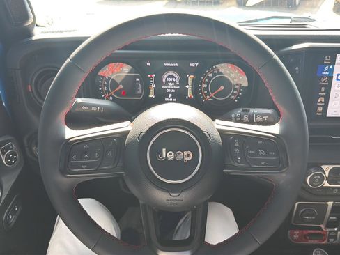 Used 2024 Jeep Wrangler Unlimited Rubicon AWD/4WD image 28