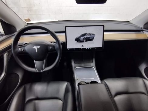 Used 2023 Tesla Model Y Long Range image 31
