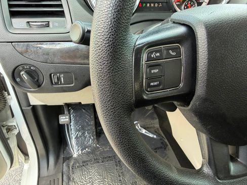 Used 2018 Dodge Grand Caravan SE w/ UConnect Hands-Free Group FWD image 16