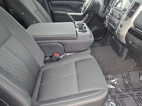 Used 2017 Nissan Titan SV image 8