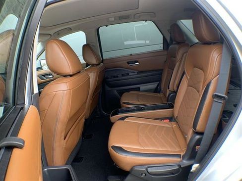 Used 2024 Nissan Pathfinder Platinum image 23