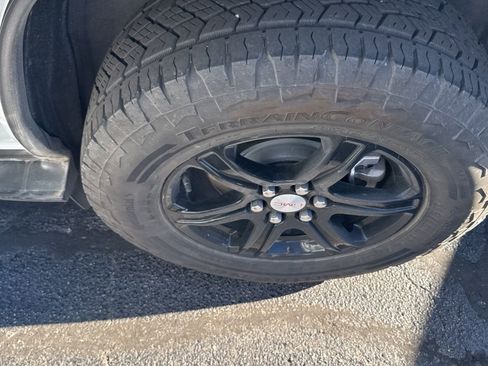 Used 2023 GMC Acadia AT4 w/ Technology Package image 6