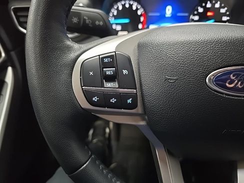Used 2024 Ford Explorer XLT w/ Equipment Group 202A AWD/4WD image 25