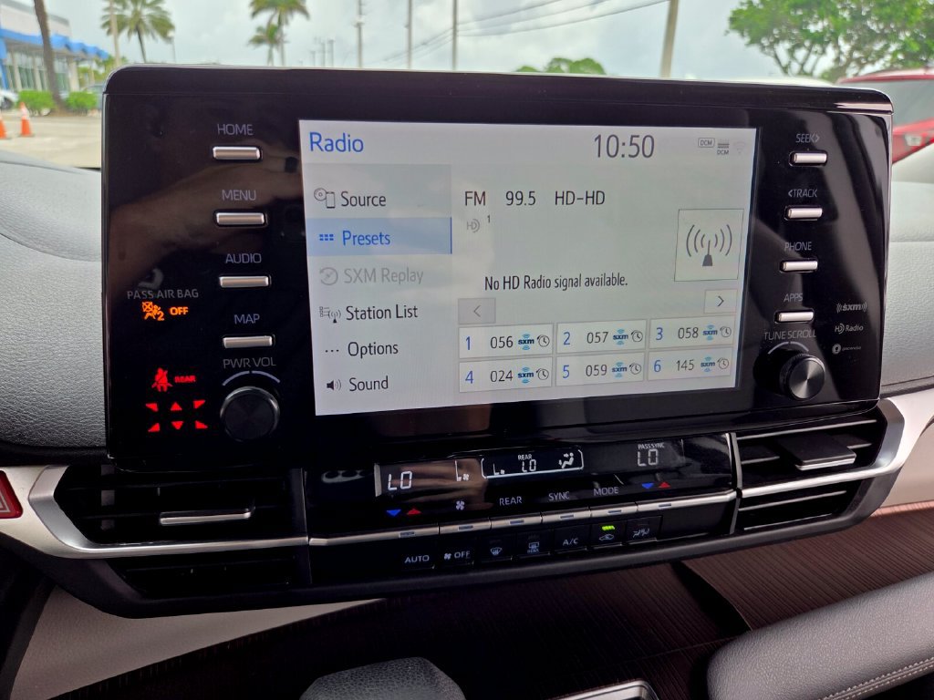 Used 2024 Toyota Sienna LE FWD image 26