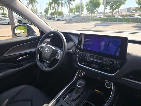 Used 2026 Toyota Grand Highlander FWD image 11