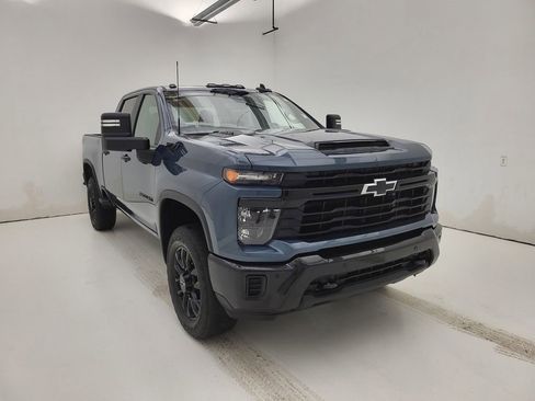Used 2025 Chevrolet Silverado 2500 Custom w/ Custom Value Package AWD/4WD image 12